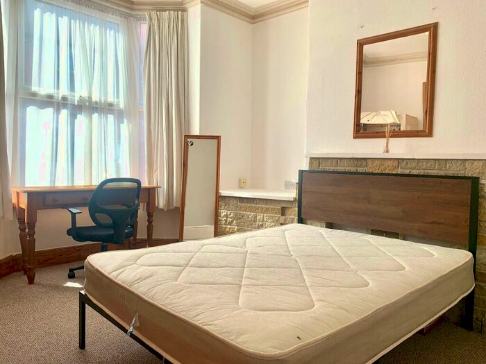 3 Bedroom Terraced House To Rent In Claremont Street, - Bed, LN2