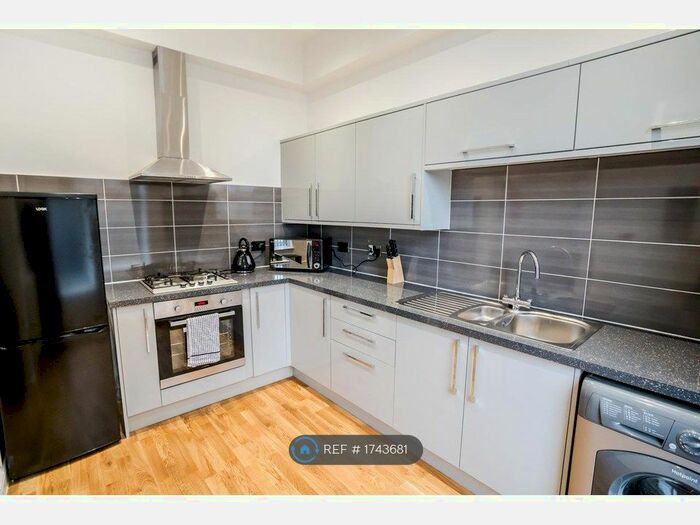 3 Bedroom Flat To Rent In Mountjoy Road, Huddersfield, HD1