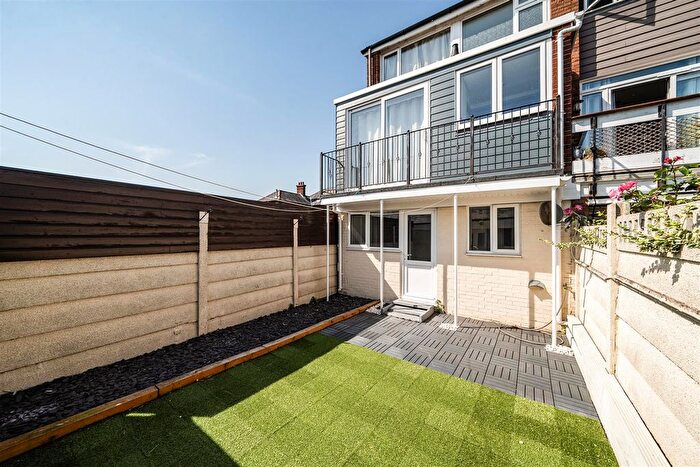 4 Bedroom End Of Terrace House For Sale In St. Thomas's Road, Hardway, Gosport, PO12