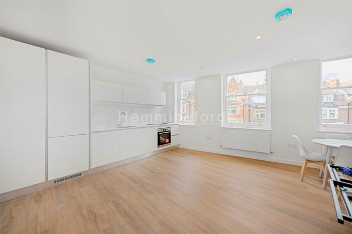 2 Bedroom Apartment To Rent In Finchley Road, Golders Green, NW11