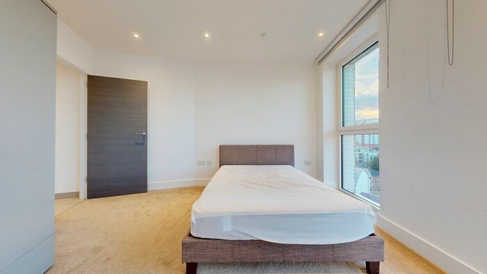 2 Bedroom Flat To Rent In Conquest Tower, Southwark, SE1