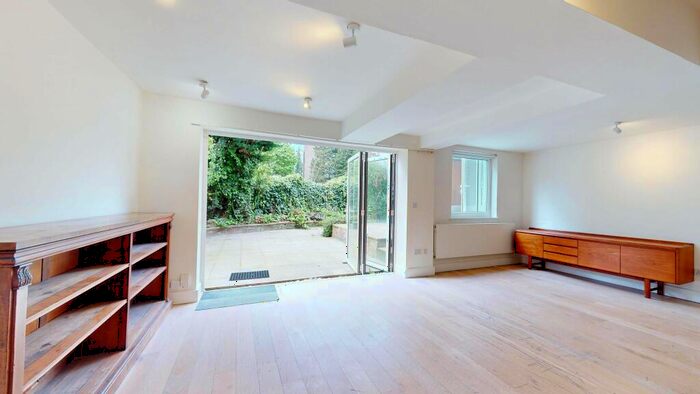 5 Bedroom Flat To Rent In Oval Road, NW1