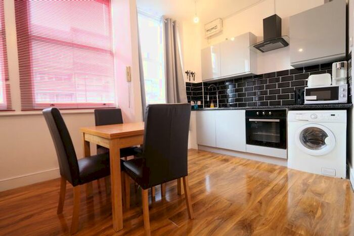 1 Bedroom Flat To Rent In Goswell Road, Clerkenwell, EC1V