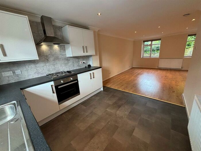2 Bedroom Town House To Rent In Mount Mews, The Mount, Heswall, CH60