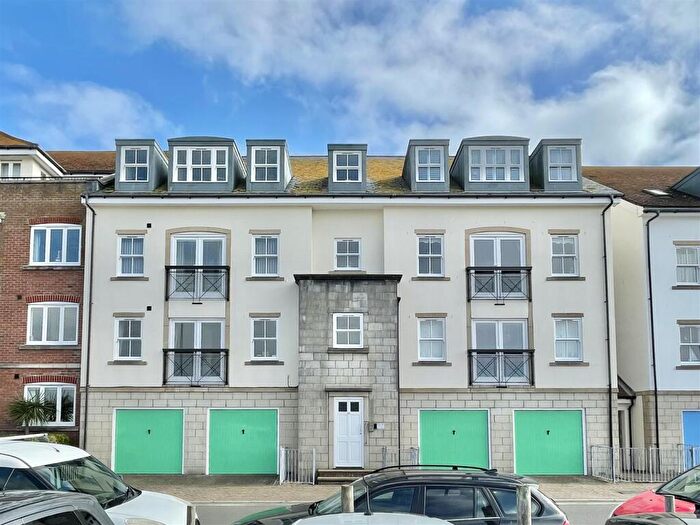 2 Bedroom Flat For Sale In Quayside, Weymouth Town, DT4
