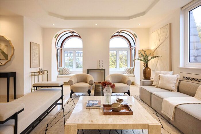 3 Bedroom Penthouse For Sale In Avenue Road, St. John's Wood, London, NW8