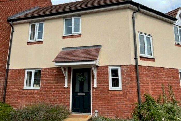 2 Bedroom Property To Rent In Monarch Close, Wickford, SS11