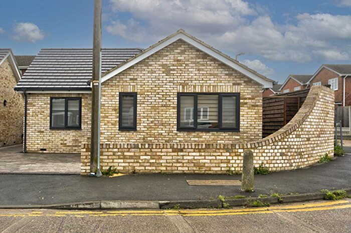 2 Bedroom Detached Bungalow To Rent In Lancaster Road, Rayleigh, SS6