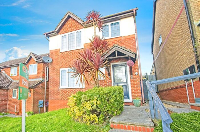 3 Bedroom Detached House For Sale In Llwyn Helig, Kenfig Hill, Bridgend, CF33