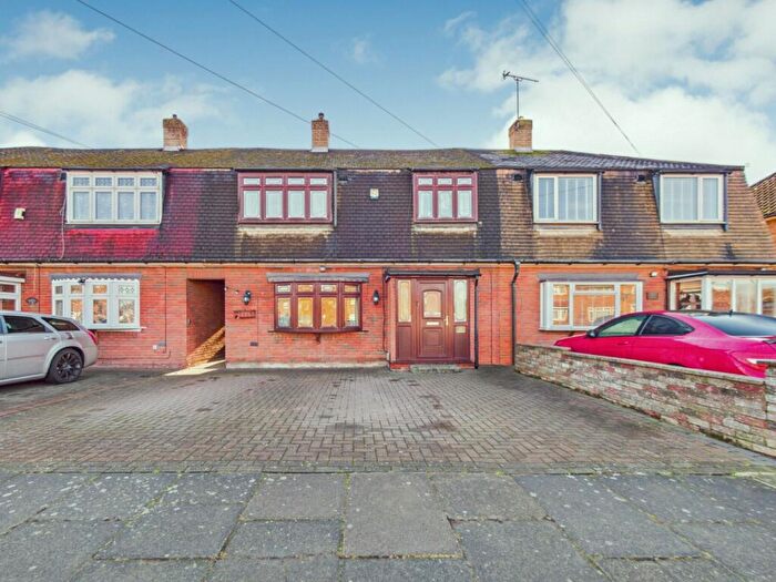 3 Bedroom Terraced House For Sale In Broxburn Drive, South Ockendon, Essex, RM15