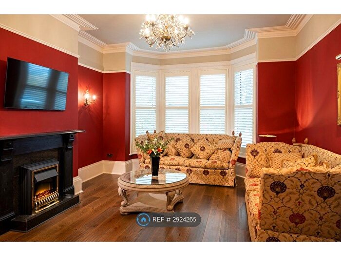 6 Bedroom Terraced House To Rent In Harlow Moor Drive, Harrogate, HG2