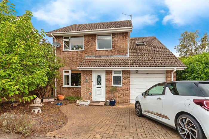 4 Bedroom Detached House For Sale In Highfield Close, Semington, Trowbridge, BA14
