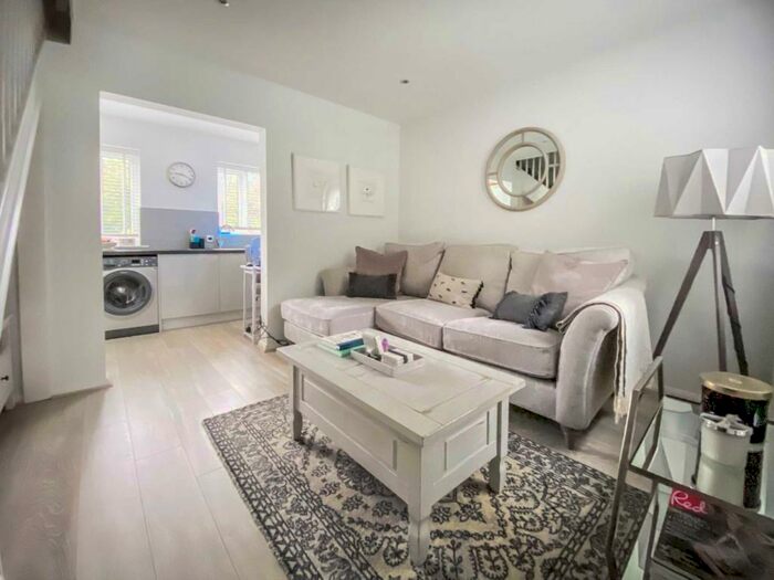 1 Bedroom Terraced House To Rent In Hammonds Lane, Billericay, CM11