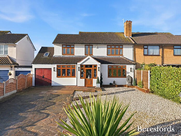 4 Bedroom Semi-Detached House For Sale In Humber Avenue, South Ockendon, RM15