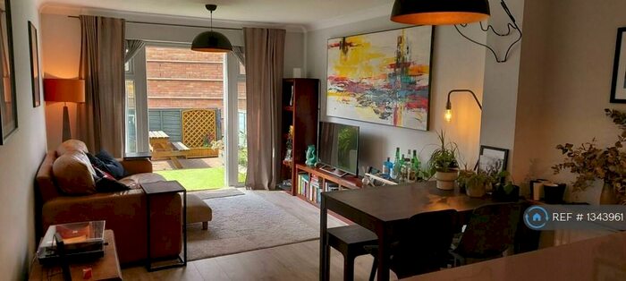 2 Bedroom Maisonette To Rent In Leabank Square, London, E9