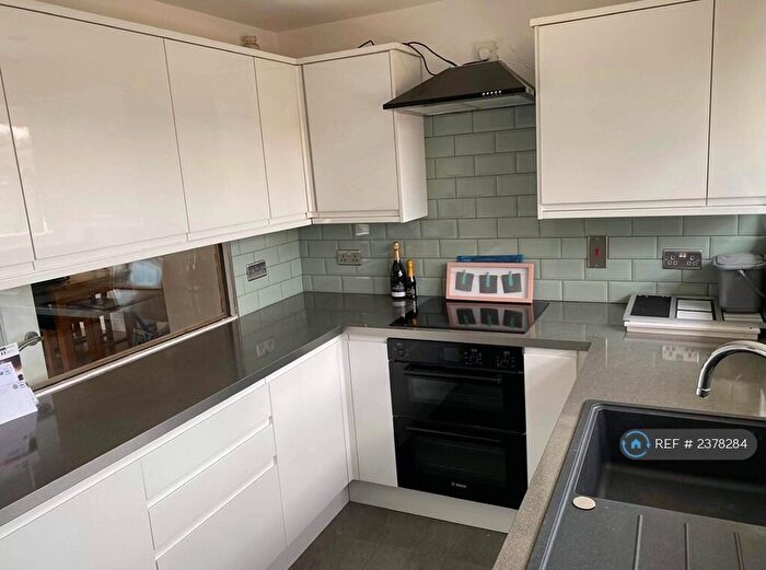 2 Bedroom Maisonette To Rent In Martins Close, West Wickham, BR4