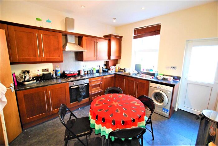 4 Bedroom Terraced House To Rent In Crookesmoor Road, S10