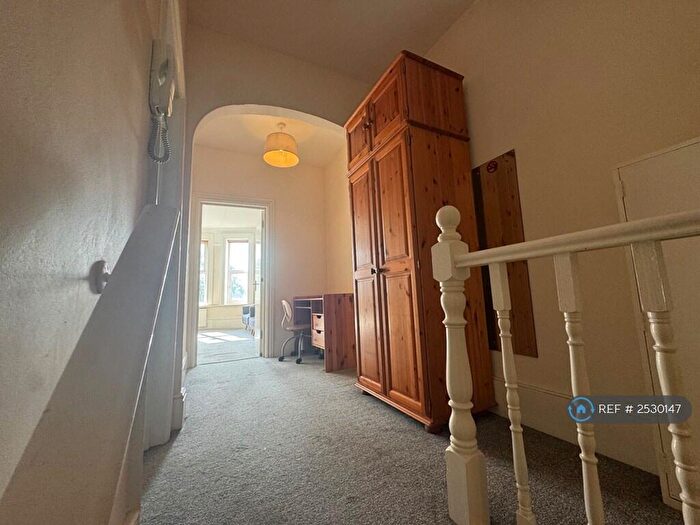 5 Bedroom Maisonette To Rent In Ballards Lane, London, N3