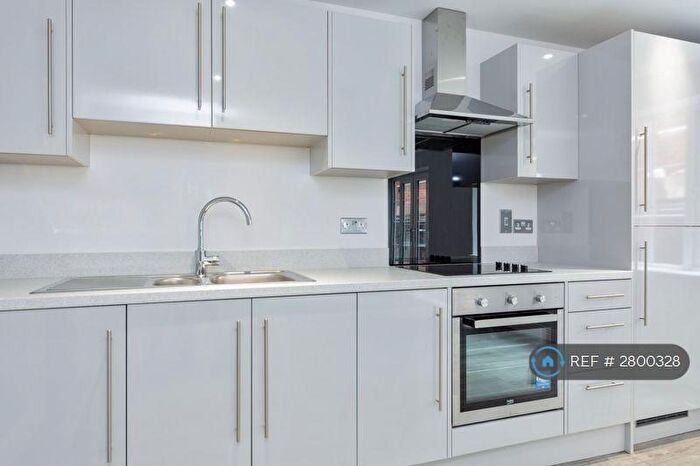 2 Bedroom Flat To Rent In Sycamore Court, Luton, LU2