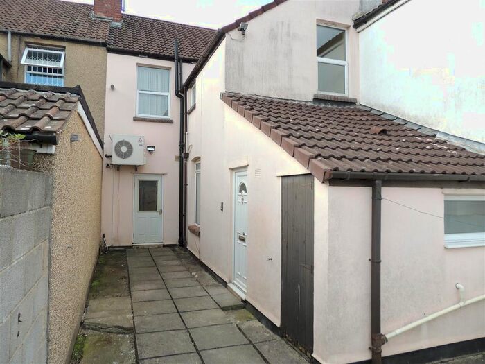 2 Bedroom Maisonette To Rent In Lodge Causeway, Fishponds, Bristol, BS16