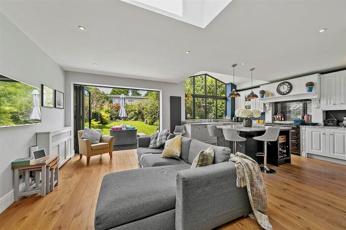 4 Bedroom Detached House To Rent In Gloucester Road, Hampton, TW12