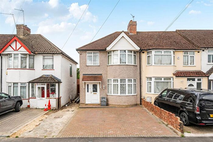 3 Bedroom End Of Terrace House For Sale In Grosvenor Crescent, Hillingdon, UB10
