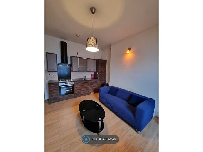 1 Bedroom Flat To Rent In Querneby Road, Nottingham, NG3