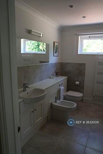 1 Bedroom Flat To Rent In Barton Road, Cambridge, CB3