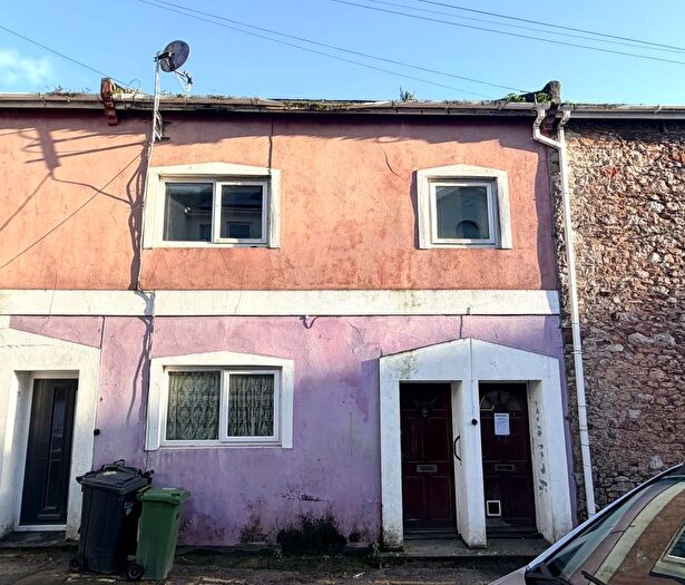 2 Bedroom Flat For Sale In Castle Lane, Torquay, TQ1