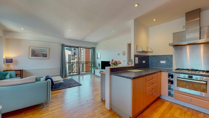 2 Bedroom Flat For Sale In Castlebank Drive, Glasgow, G11