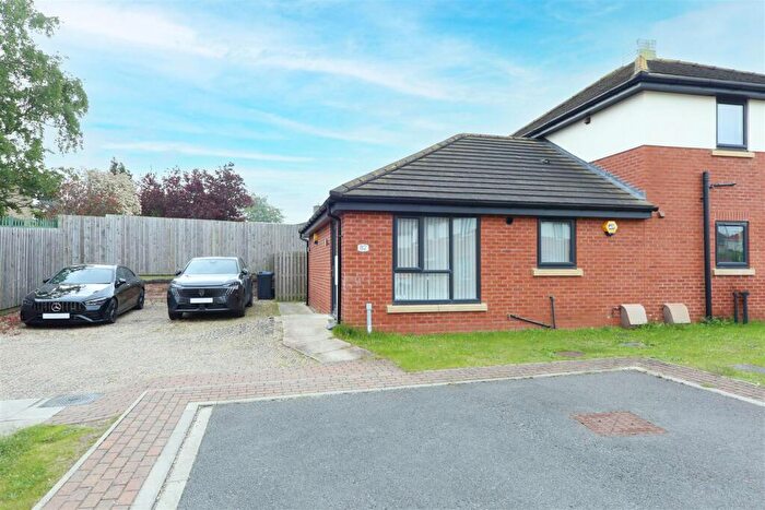 2 Bedroom Semi-Detached Bungalow For Sale In Hoddesdon Crescent, Dunscroft, Doncaster, DN7