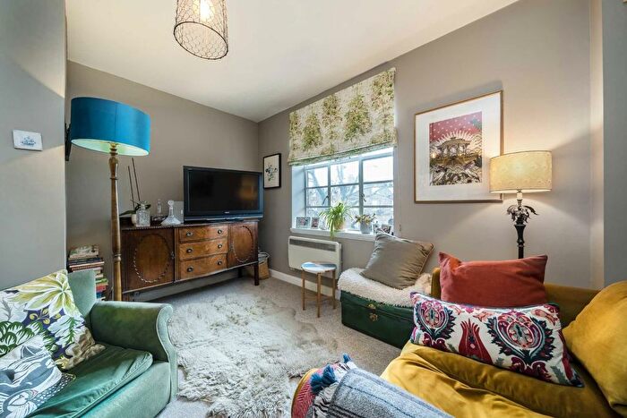 1 Bedroom Flat To Rent In Hamlet Gardens, London, W6