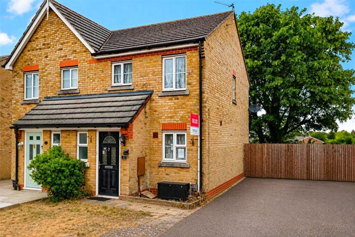 2 Bedroom Semi-Detached House For Sale In Portland Ride, Houghton Regis, Dunstable, Bedfordshire, LU5