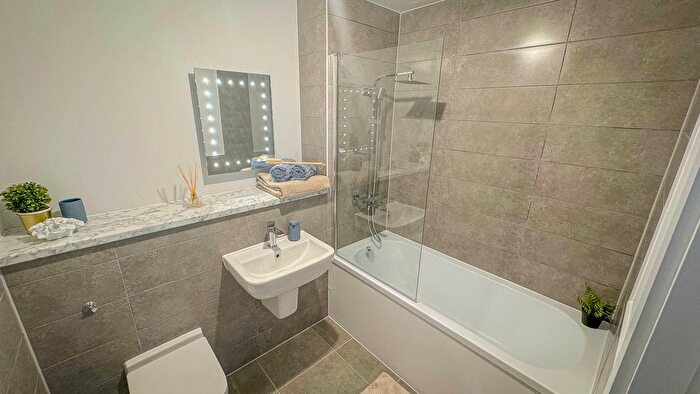 1 Bedroom Flat For Sale In One Baltic Square, Liverpool Baltic Triangle, Liverpool, L8
