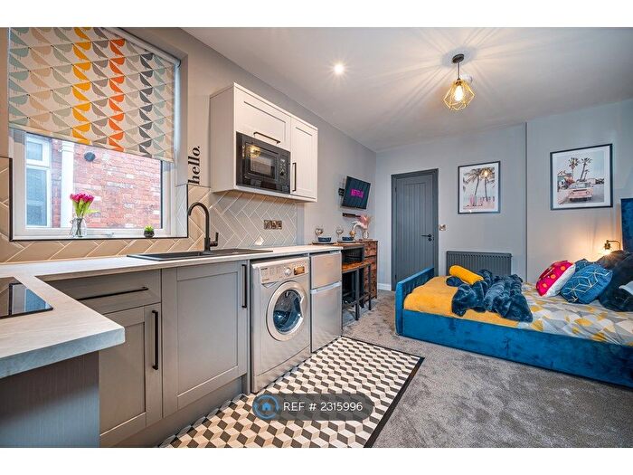 Studio To Rent In Old Town, Swindon, SN1