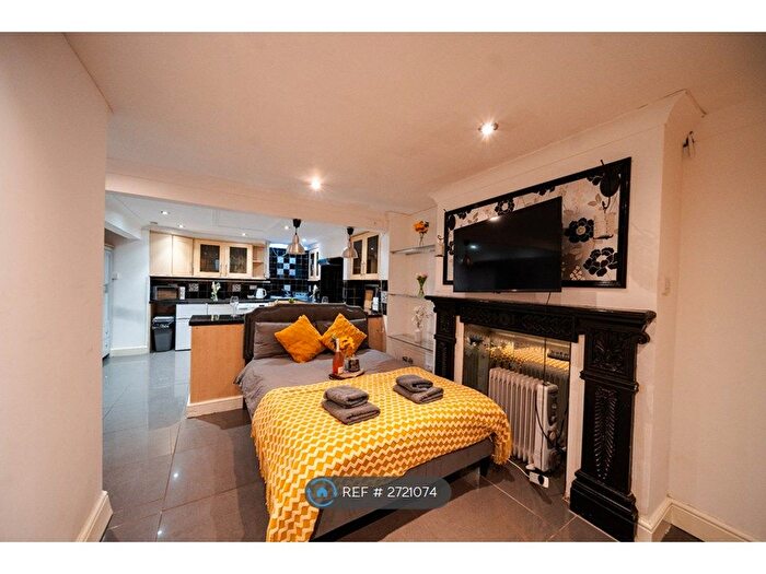 Studio To Rent In Pains Road, Southsea, PO5