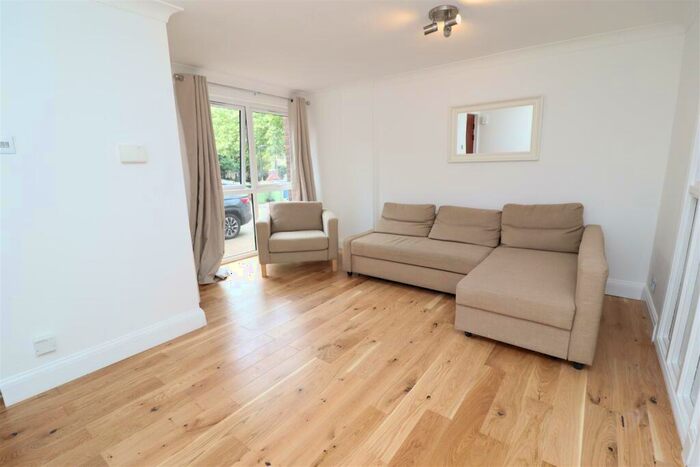 1 Bedroom Flat To Rent In Bywater Place, Rotherhithe, SE16