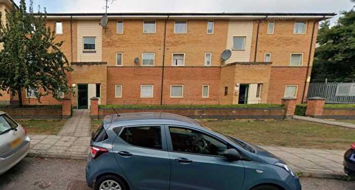 2 Bedroom Flat To Rent In Melling Drive, Enfield, EN1