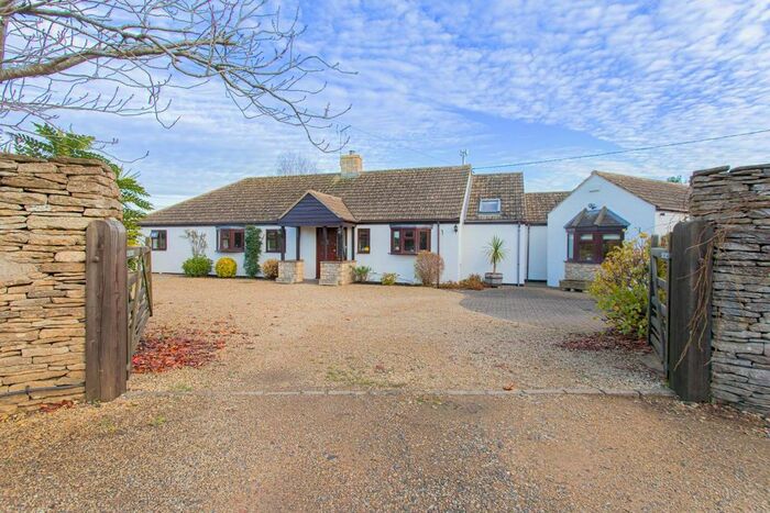 4 Bedroom Detached Bungalow For Sale In Tetbury Road, Sherston, Malmesbury SN16