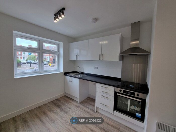 2 Bedroom Flat To Rent In Catford Hill, London, SE6