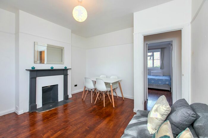 2 Bedroom Flat To Rent In Brewster Gardens, North Kensington, W10