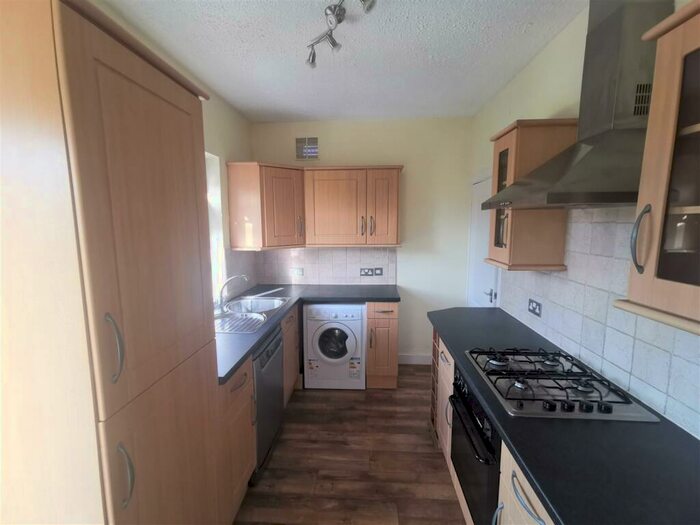 2 Bedroom Flat To Rent In Hart Road, Thundersley Village, SS7