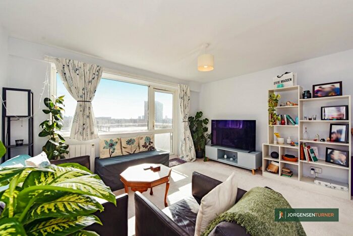 2 Bedroom Flat To Rent In Canterbury Court, Kilburn Park, NW6