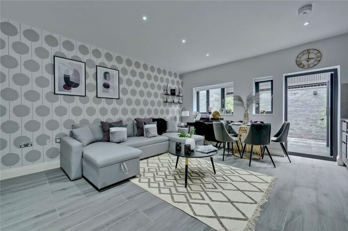 Studio To Rent In High Street, Esher, Surrey, KT10