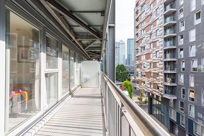 2 Bedroom Flat To Rent In Cassilis Road, , Canary Wharf, London, E14