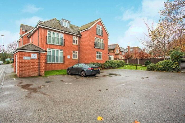 2 Bedroom Flat To Rent In The Avenue, Watford, Hertfordshire, WD17