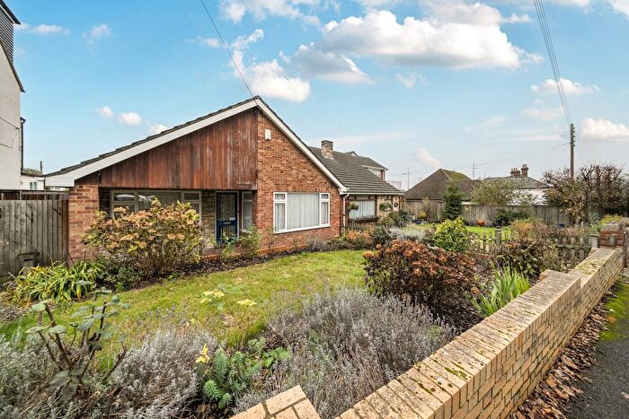 2 Bedroom Detached House For Sale In Top Dartford Road, Hextable, Swanley, BR8