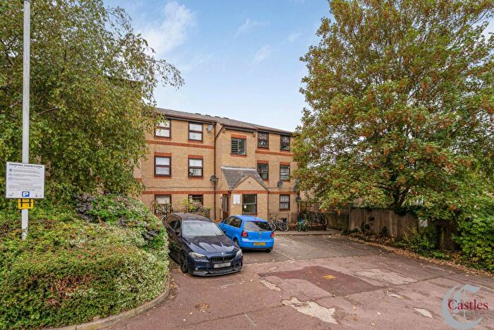 2 Bedroom House For Sale In Edmeston Close, London, E9