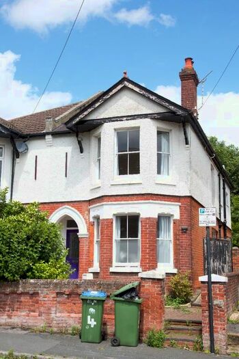 5 Bedroom Property To Rent In Oakhurst Road, Southampton, SO17