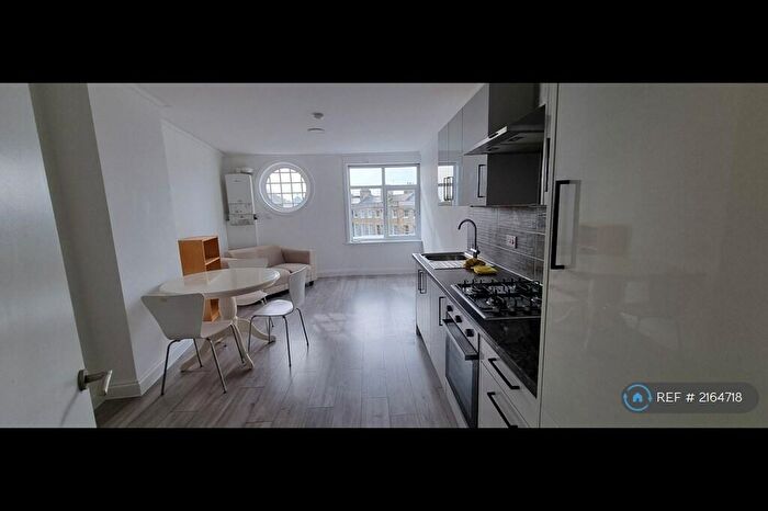 2 Bedroom Flat To Rent In Broadway Mansions, Worthing, BN11